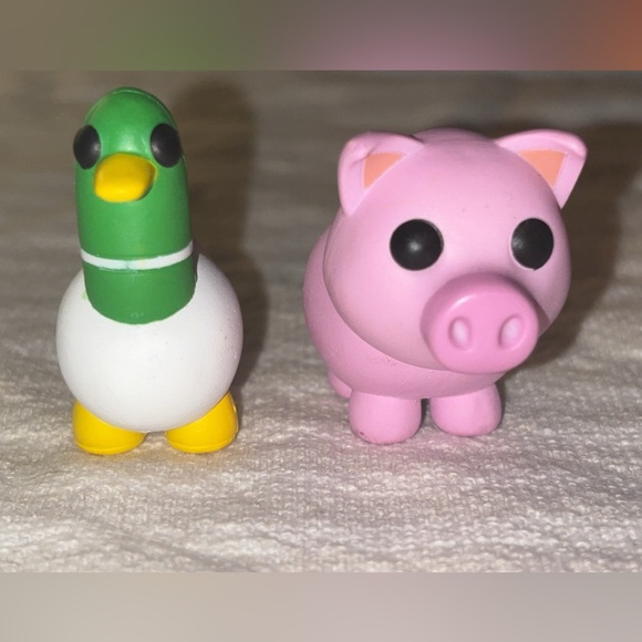 Roblox Adopt me Figurines. 15 figurines total, and 8 eggs! - Picture 7 of 8